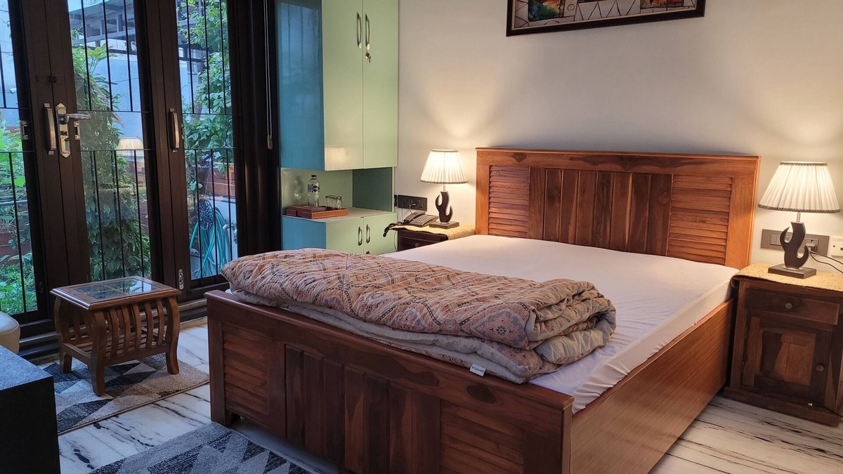 Noida Villa | Charming 1-bedroom in a villa with WiFi, AC in fabulous Noida