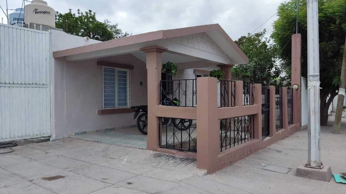 Guamuchil House | Charming 1-bedroom house with WiFi and AC in brilliant Las Glorias
