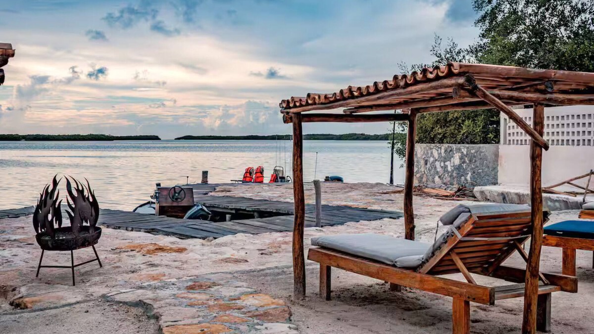 Rio Lagartos Apartment | Charming 1-Bedroom Apartment in Río Lagartos. AC, Rooftop Deck & Private Pier -L