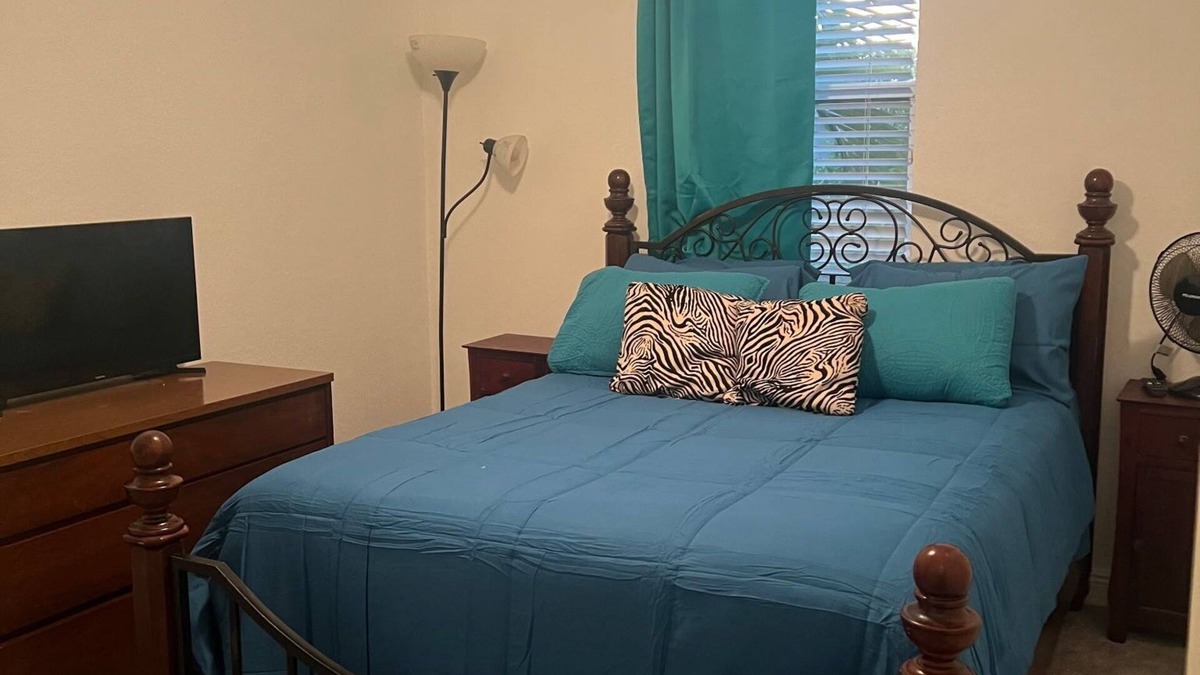 Miramar House | Charming 1 bedroom townhome with AC, parking, and WiFi in beautiful Miramar.
