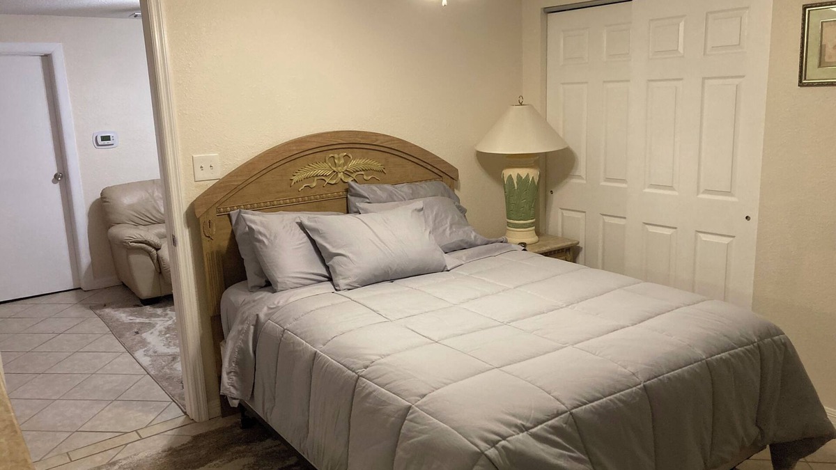 Masaryktown Cottage | Charming 1-bedroom cottage in delightful Brooksville with AC, WiFi