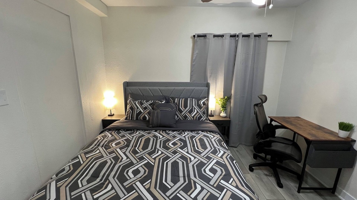 Simi Valley House | Charming 1-bedroom house unit in lovely Simi Valley close to a plaza with Stores