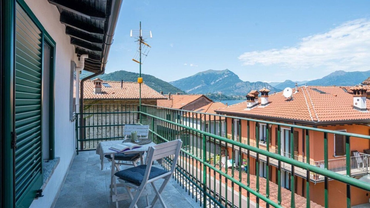 Lierna Villa | Charming 100 sqm detached villa, spread over three levels (accessible by stairs) and accommodating up to 5 people.The property is located in Lierna, on the eastern shore of Lake Como, in a well-served area and a short walk from the splendid Riva Bianca b