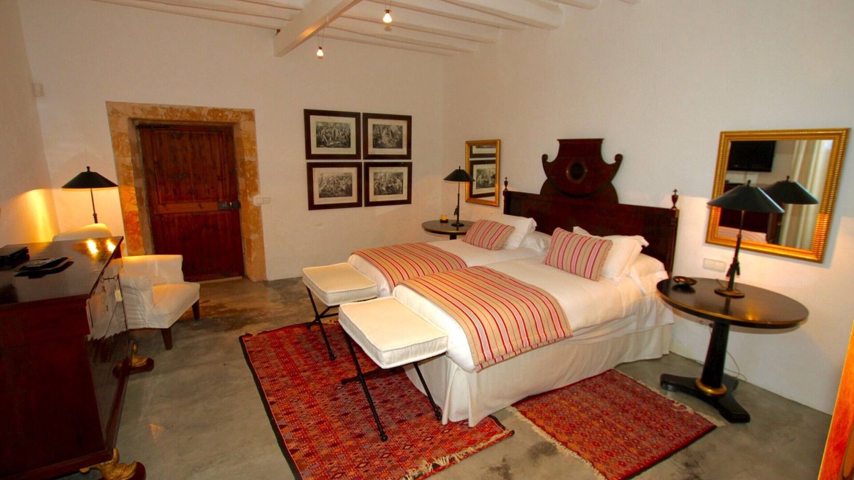 Porreres Villa | Charming 17th-century villa set in stunning, rolling countryside I Set In 150.