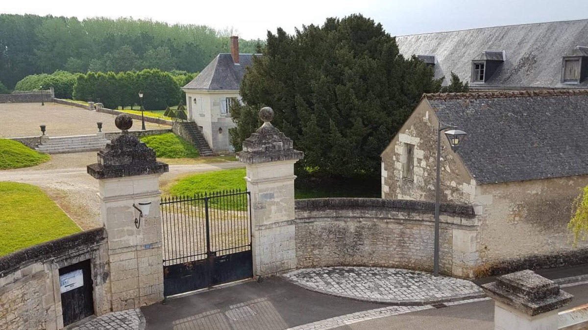 Pontlevoy Cottage | Charming 18th Century Home with Modern Comforts, Baby Amenities, and Culinary Workshops