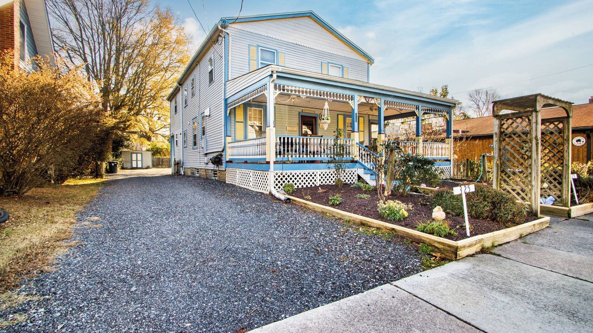 Historic District House | Charming 1900s Lewes Retreat – Walk to Shops, Dining & Beach!