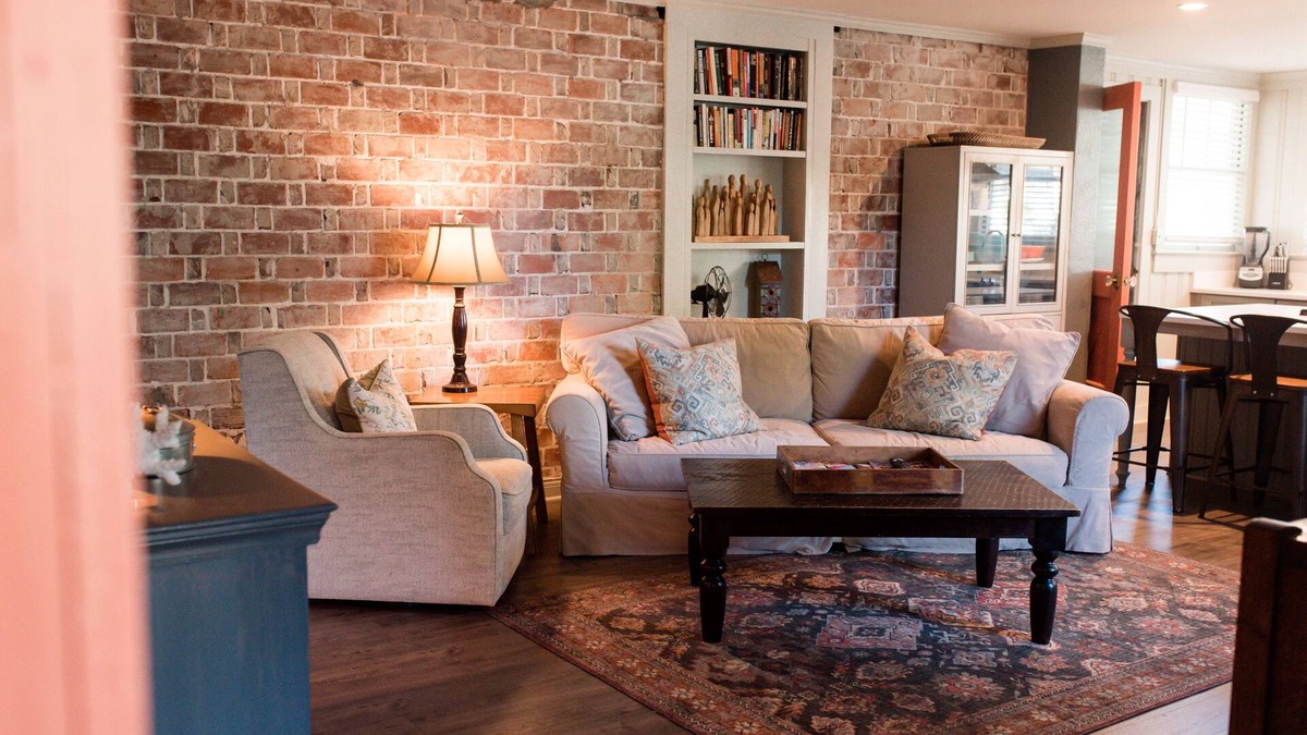 Sanford House | Charming 1920's House - pet friendly, 45 minutes from beach & attractions!
