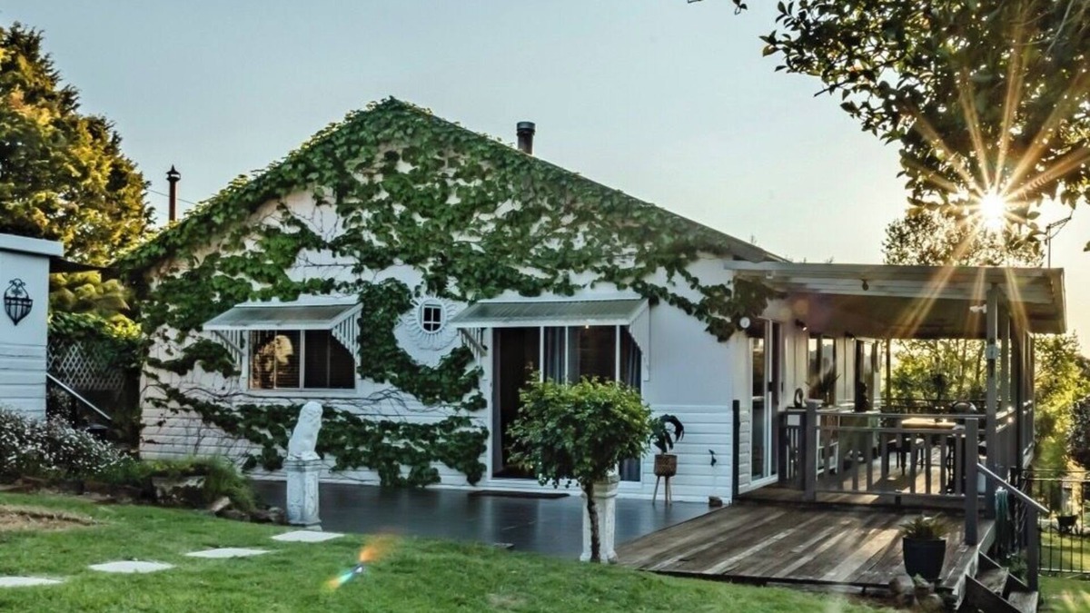 Dorrigo Cottage | Charming 1940's two bedroom cottage, established gardens, large verandah and BBQ