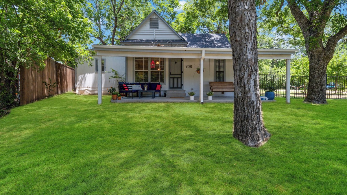 Little Elm Cottage | Charming 1950's Cottage Steps from the Lake