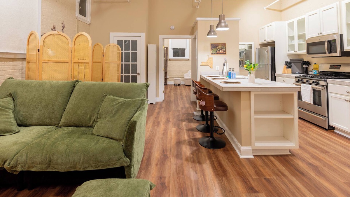 Albany Apartment | Charming 1BR Albany retreat w/parking & full kitchen, near MVP Arena, Washington Park & dining