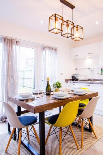 Eccles House | Charming 1BR House in Eccles with Free Parking