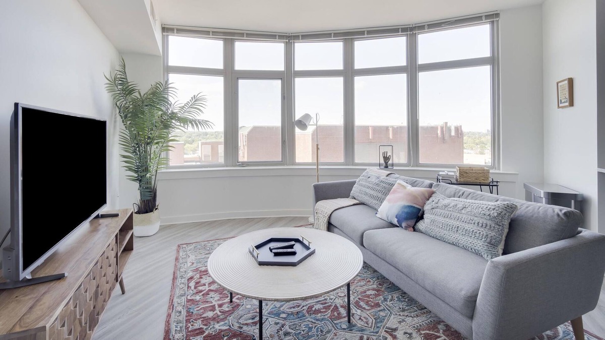 Old Town West Apartment | Charming 1BR in Alexandria, Pool + Pet-Friendly