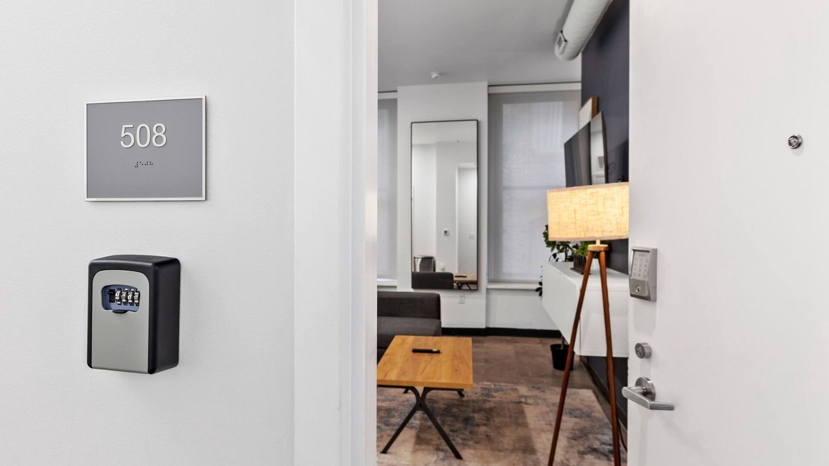 Downtown Pittsburgh Apartment | Charming 1BR: Steps to Football Fun!