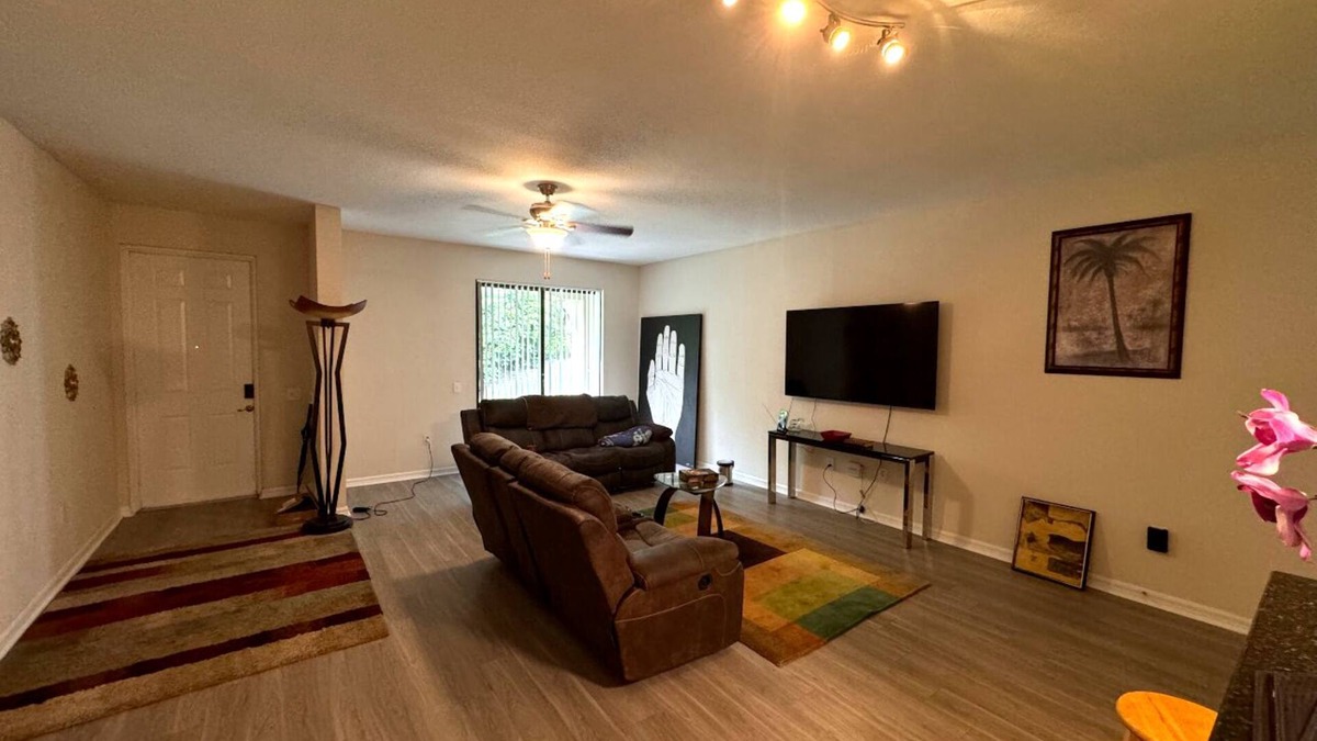 Palm Beach Gardens Apartment | Charming 2-bedroom apartment with AC, WiFi in phenomenal Palm Beach Gardens