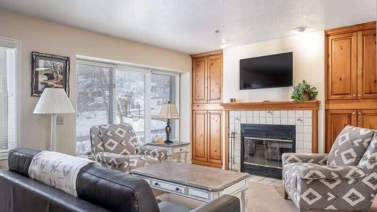 Deer Valley House | Charming 2 BDR Getaway w/Views & Private Hot Tub!