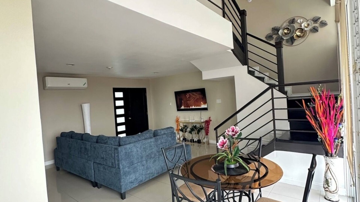 New Kingston Apartment | Charming 2-bedroom apartment with WiFi and AC in St Andrews Parish