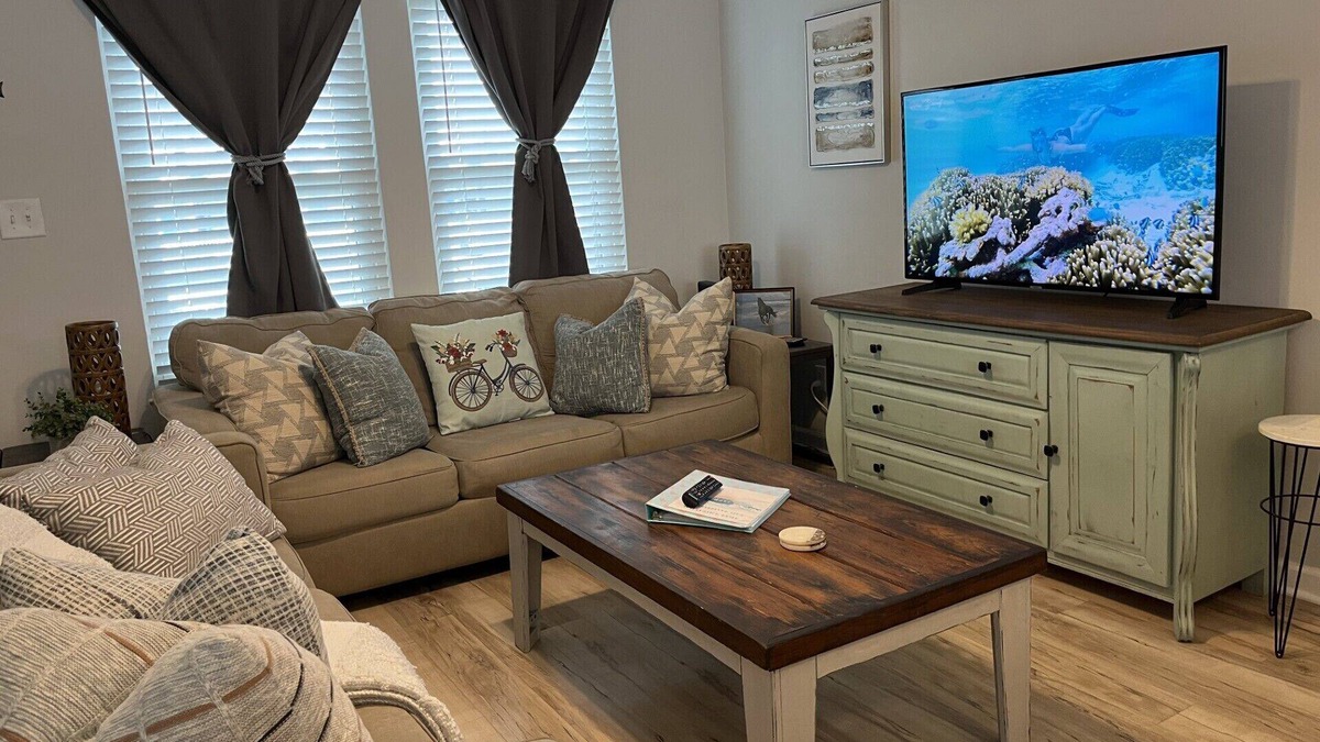 Fort Walton Beach Condo | Charming 2-bedroom condo in brilliant Fort Walton Beach with AC