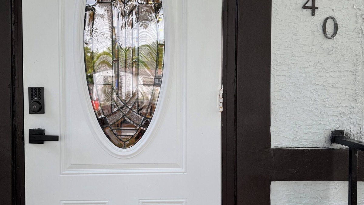 North Miami Beach House | Charming 2-bedroom house in Pleasant North Miami Beach with AC