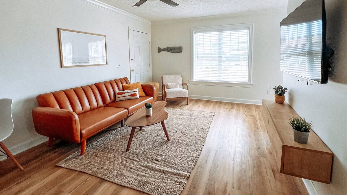 West Panama City Beach House | Charming 2-bedroom house in West End, Panama City Beach with WiFi, AC, Lake