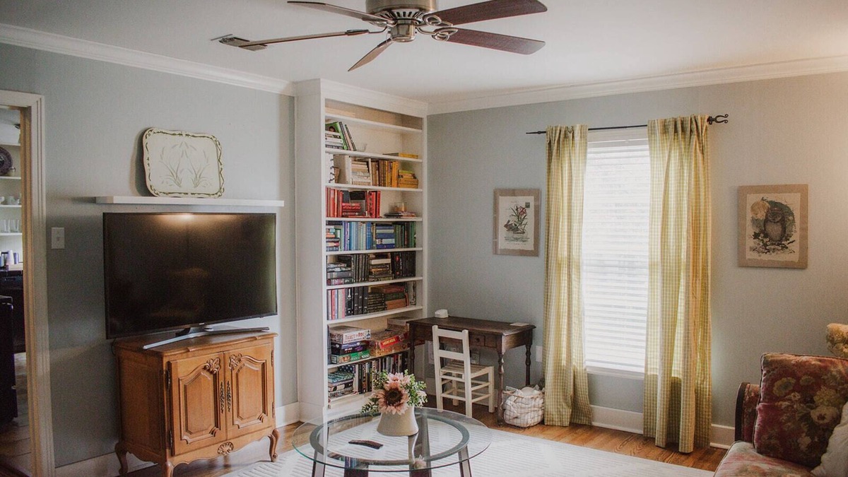 Sayles Blvd. Area House | Charming 2 bed 1 bath, Historic Sayles area, good 4 long stays, spacious,central