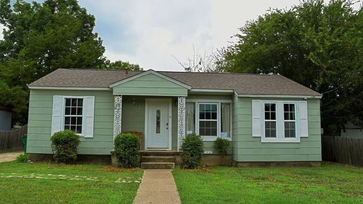 Waxahachie House | Charming 2-Bed Bluebonnet Bungalow in Historic Waxahachie