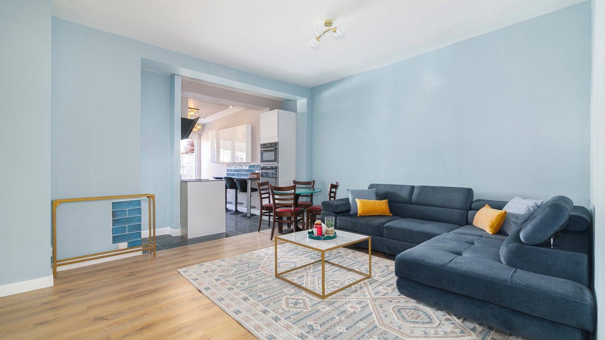 Haringey Apartment | Charming 2-Bed Flat with Private Garden