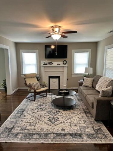 Concord House | Charming 2 bed home - Close to Downtown Concord
