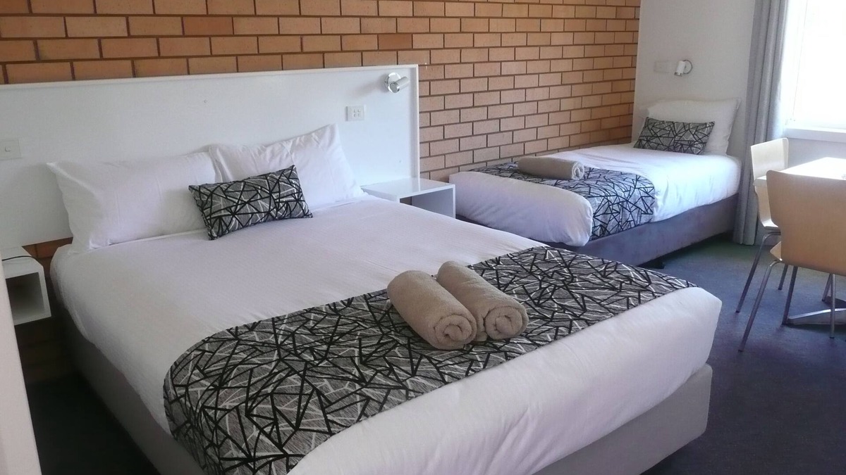Woolgoolga Hotel | Charming 2 Bed room Suite Motel with Mineral Pool