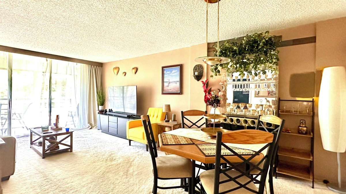 Lauderdale Lakes Apartment | Charming 2-bedroom apartment in peaceful Lauderdale Lakes with WiFi, AC