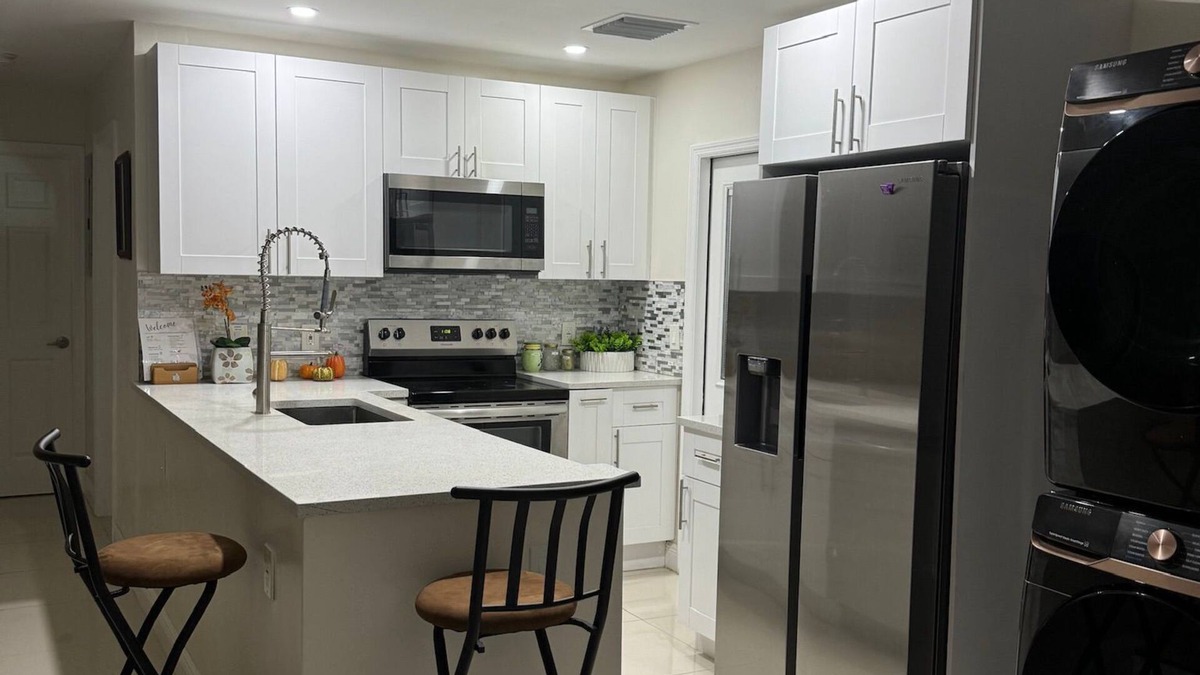 Lauderhill House | Charming 2-bedroom house in cool Fort Lauderdale with WiFi, AC