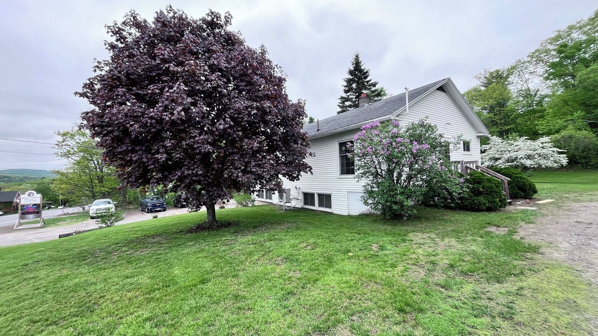 North Jay Apartment | Charming 2-bedroom apartment in enchanting Livermore Falls with WiFi
