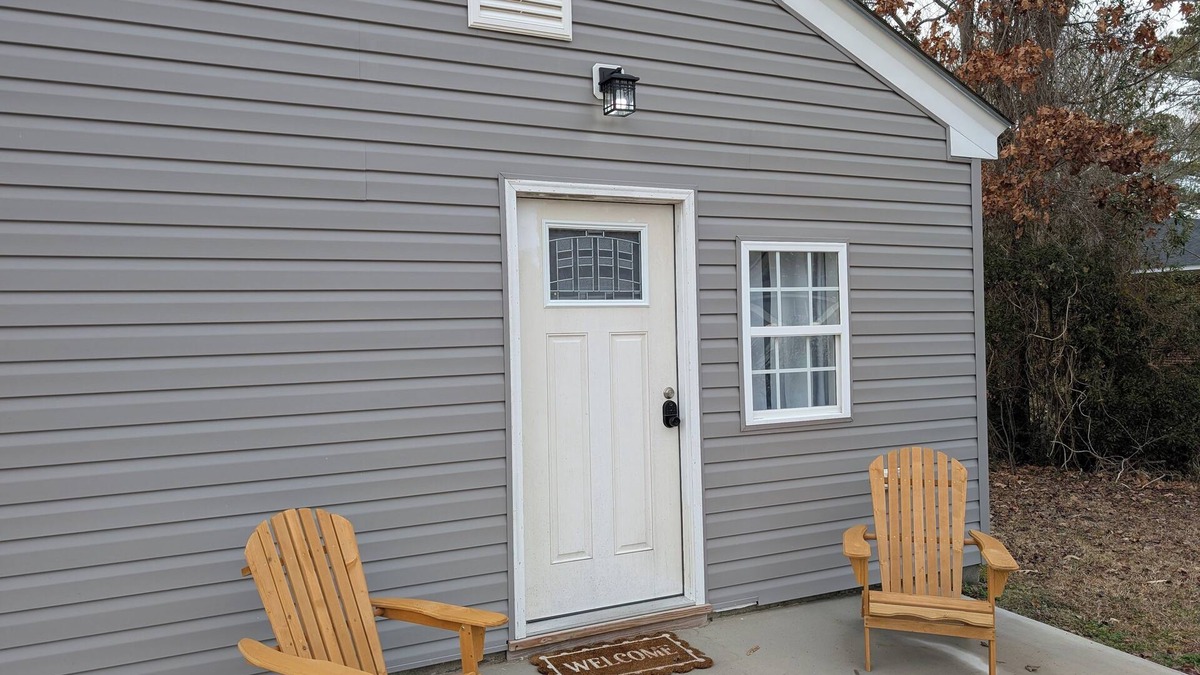 Elizabeth City House | Charming 2-bedroom house in Elizabeth City with AC