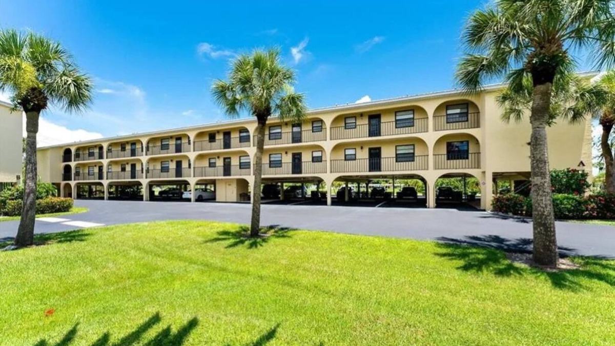 Port Charlotte Condo | Charming 2-bedroom condo in wonderful Port Charlotte with AC, WiFi