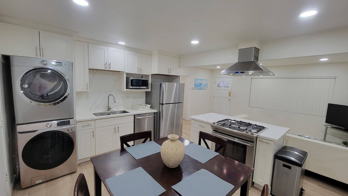 San Bernardino House | Charming 2-bedroom house with AC, WiFi in a great San Bernardino neighborhood
