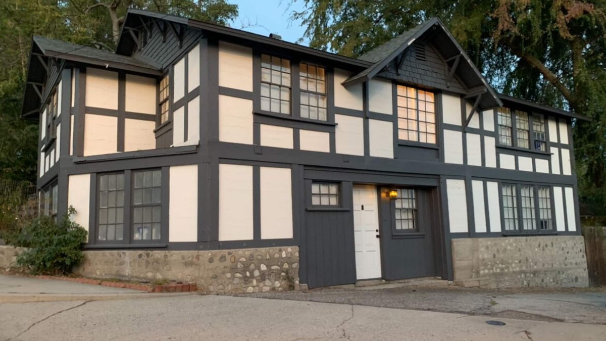 South Pasadena House | Charming 2-bedroom barn in South Pasadena with WiFi, AC