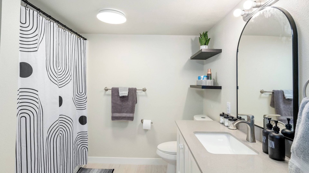 Spokane Valley Apartment | Charming 2-bedroom Basement Suite in lovely Spokane Valley