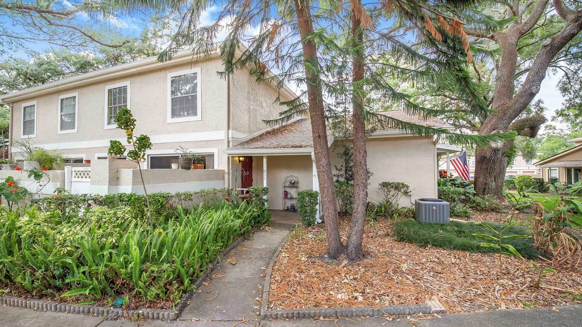 Temple Terrace House | Charming 2-Bedroom Townhouse with Cozy Vibes in USF Tampa Area