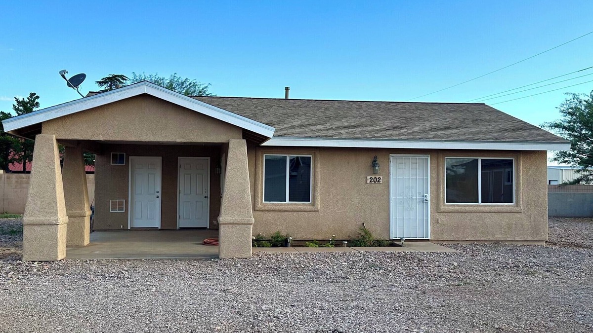 Pearce House | Charming 2-bedroom, 2-bathroom house, ideal for a relaxing getaway.