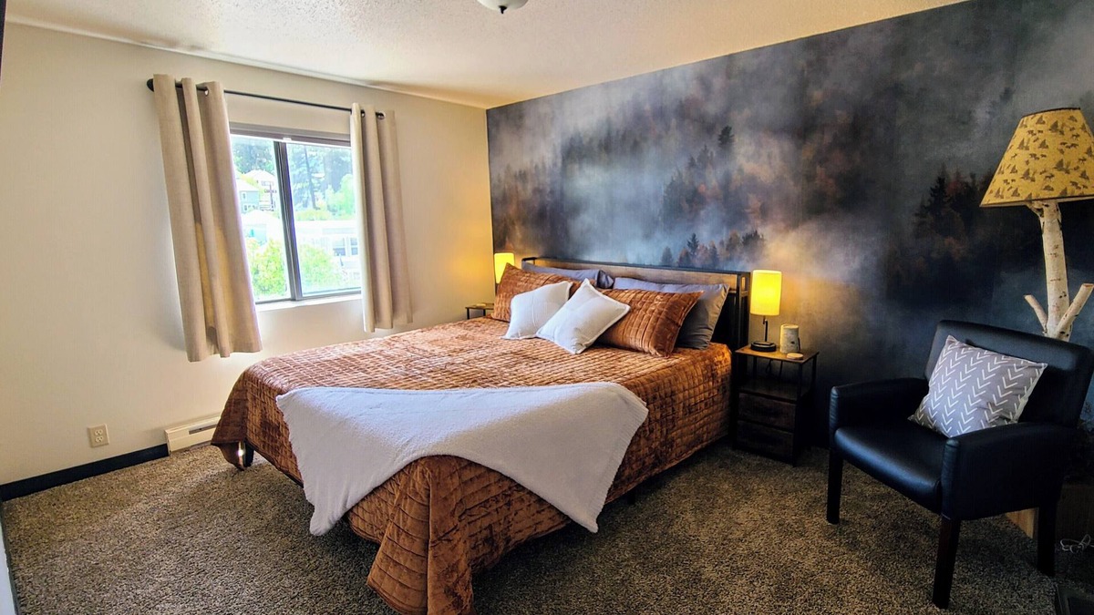 Deadwood Condo | Charming 2 bedroom/2 bath condo with full kitchen, 3 TV's, AC, WiFi & more.