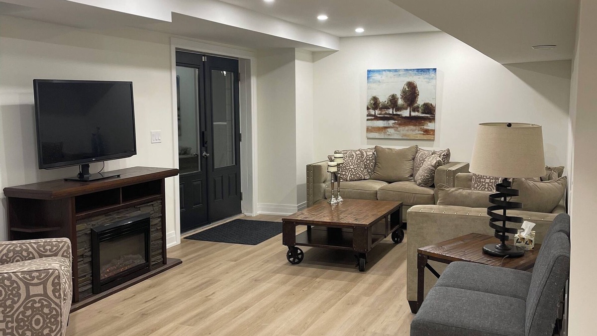 Cambridge Apartment | Charming 2-Bedroom Apartment with Kitchen, Office and Laundry