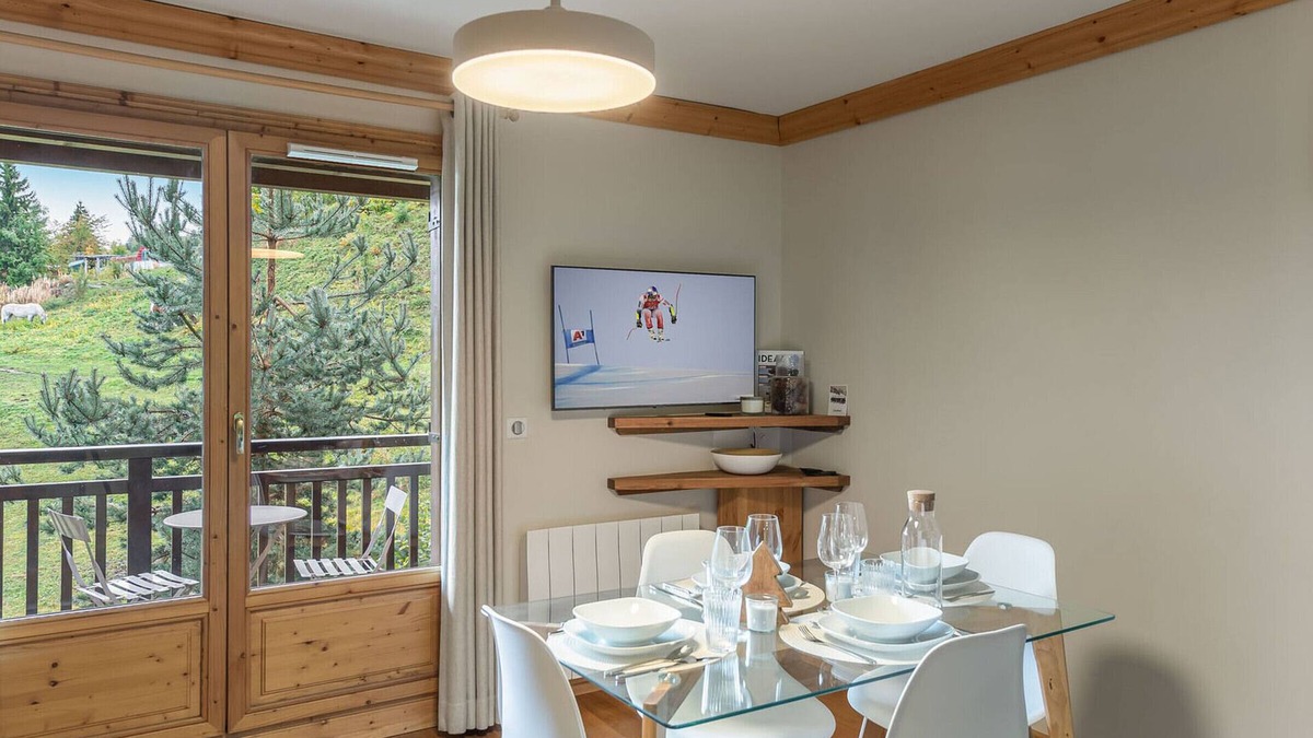 Le Praz Apartment | Charming 2-bedroom apartment with parking and Wifi in Courchevel Le Praz