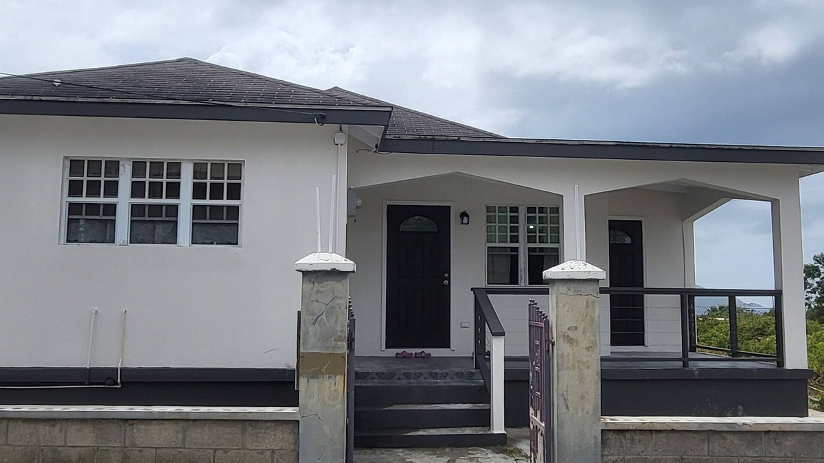 Newcastle Apartment | Charming 2-bedroom apartment in New Castle with WiFi, AC and full laundry