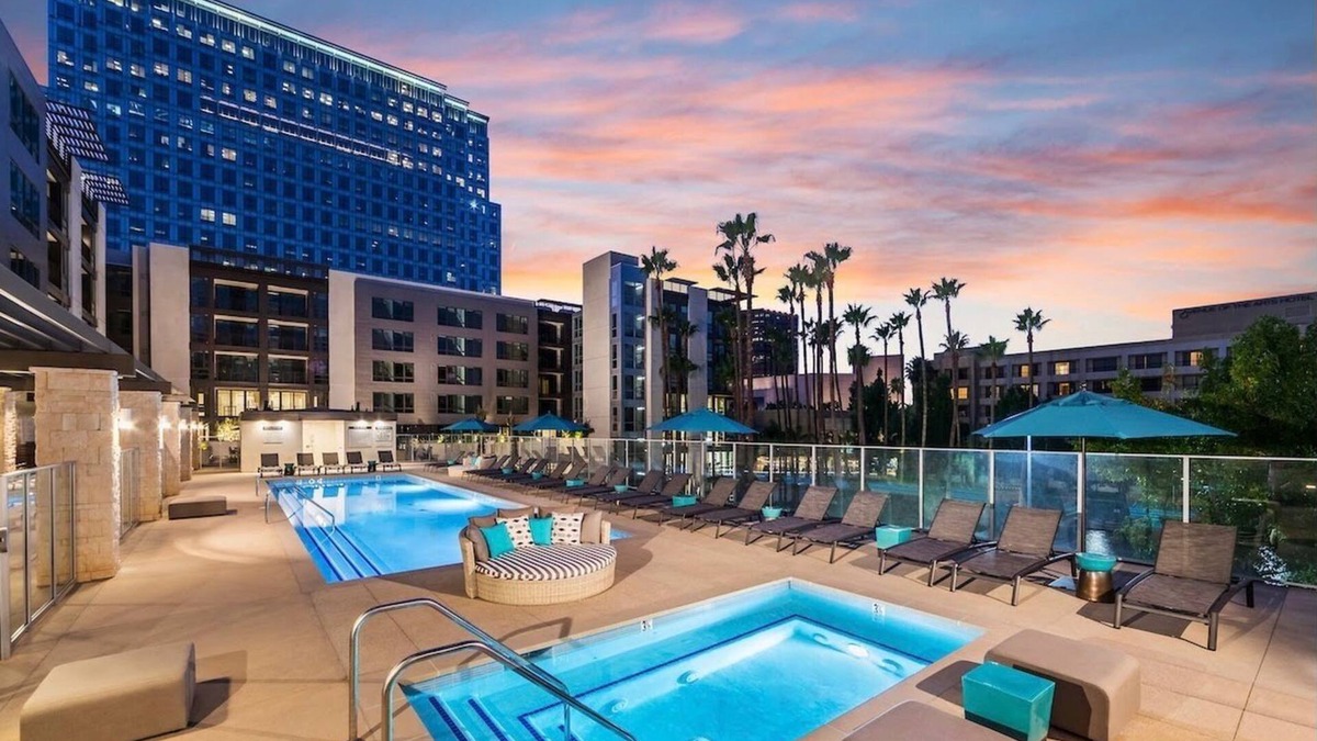 Costa Mesa Apartment | Charming 2-bedroom apartment with WiFi, fitness room in fabulous Costa Mesa