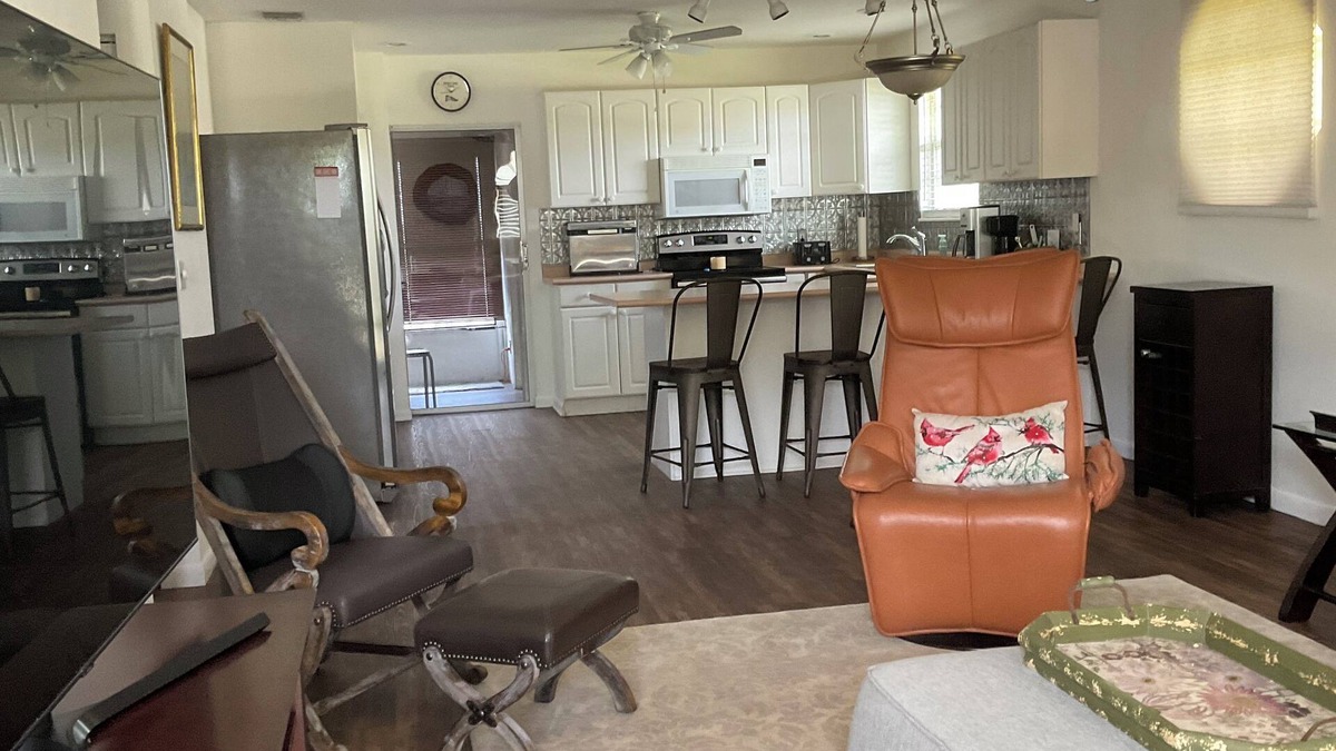 San Carlos Park Apartment | Charming 2-bedroom apartment in fabulous South Fort Myers with WiFi, AC