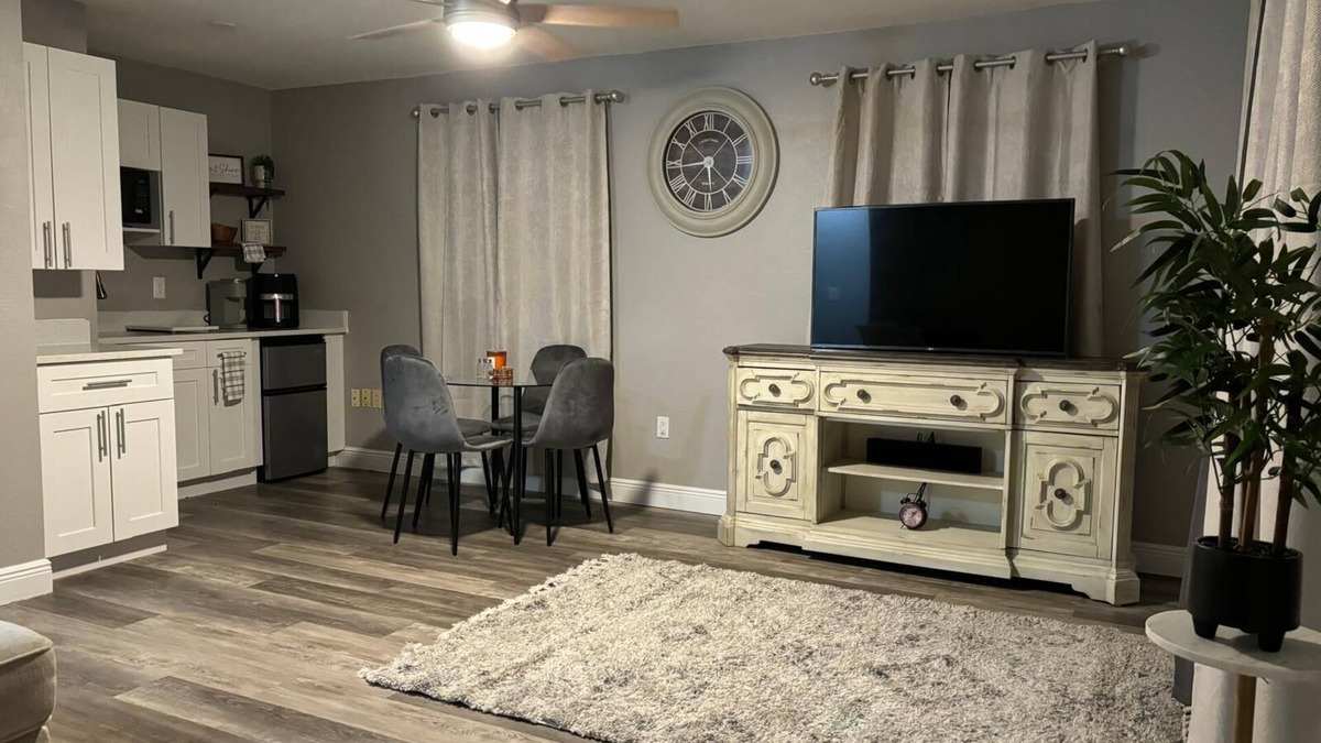 Titusville House | Charming 2-bedroom and 1-bathroom house with WiFi, AC in delightful Titusville