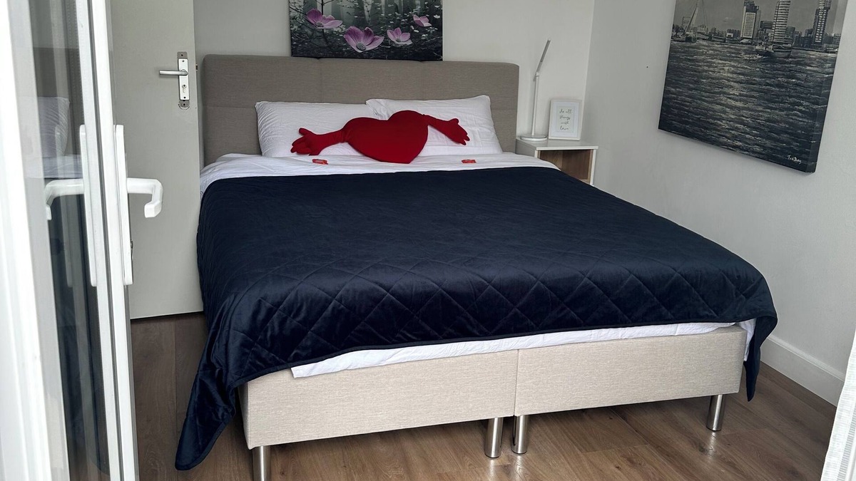Carnisse Apartment | Charming 2-bedroom apartment in Rotterdam with city views