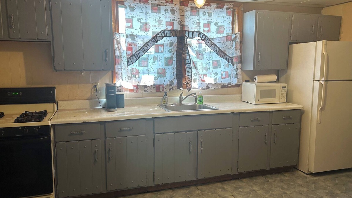 North Cambridge Apartment | Charming 2-bedroom apartment in Cambridge with AC near Harvard Tufts porter sq