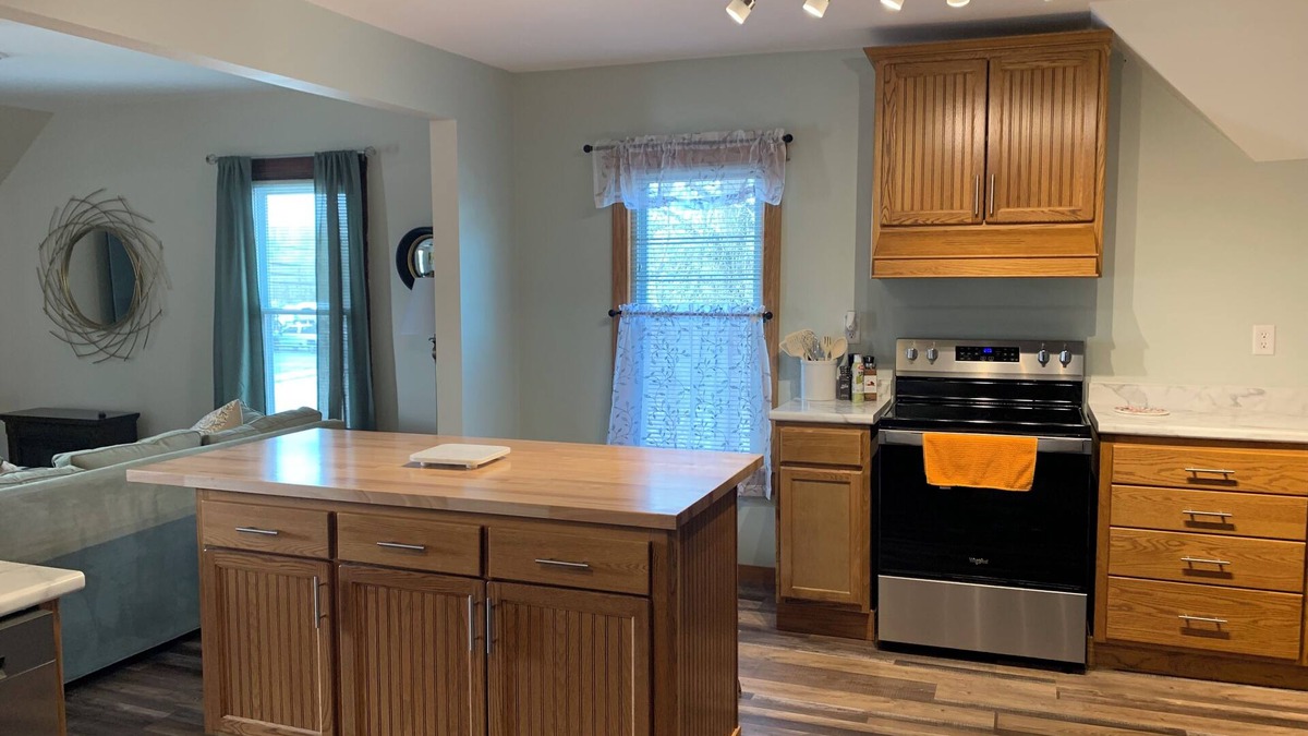 Mishicot Apartment | Charming 2-bedroom apartment in Mishicot with Wi-Fi close to fox hills.