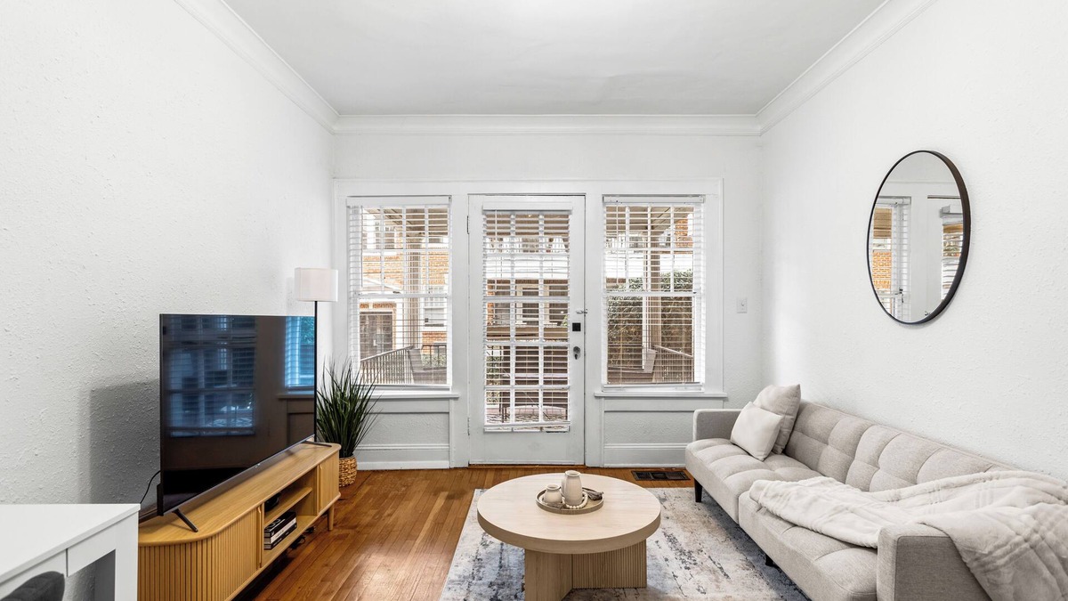 Decatur Apartment | Charming 2-bedroom apartment in dowtown Decatur/20 min from downtown ATL