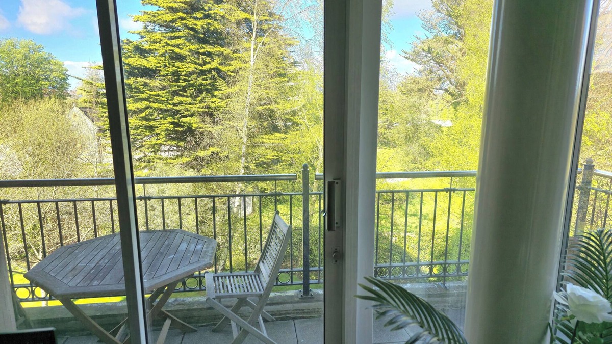 Clonshaugh Apartment | Charming 2-bedroom apartment, great location streaming WiFi in wonderful Dublin